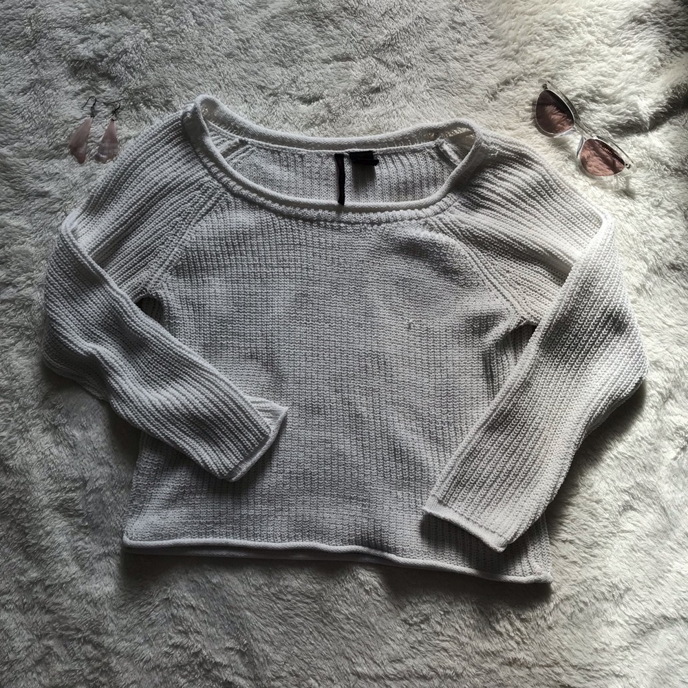 🌴 3 for $30 🌴 White cropped sweater